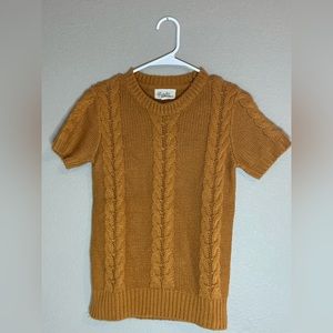 Short sleeve sweater